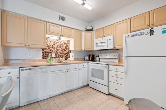 421 Cambridge Cir Apt F7, Murrells Inlet, SC 29576