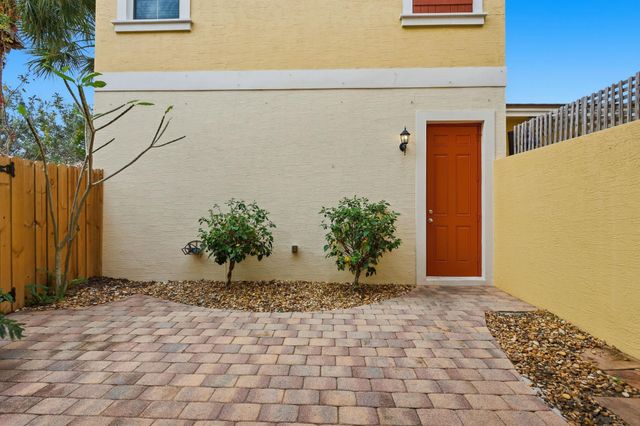 627 Dakota Drive, Jupiter, FL 33458