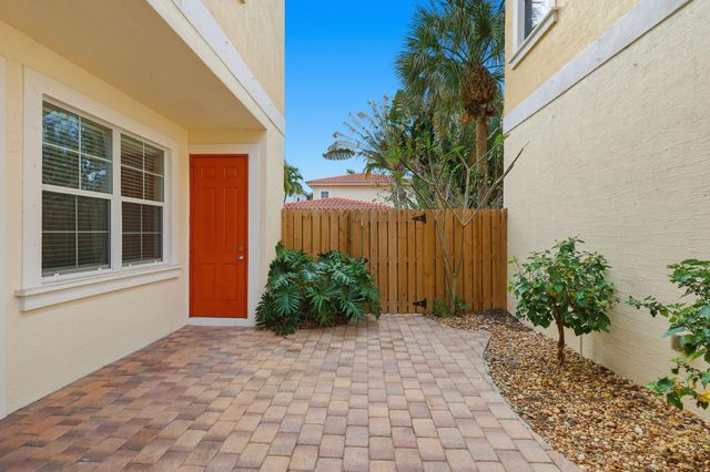 627 Dakota Drive, Jupiter, FL 33458