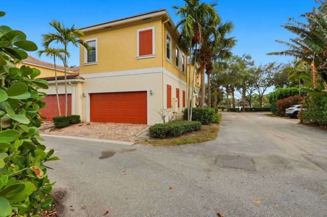 627 Dakota Drive, Jupiter, FL 33458