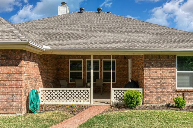 1057 Springwood Drive, Saginaw, TX 76179