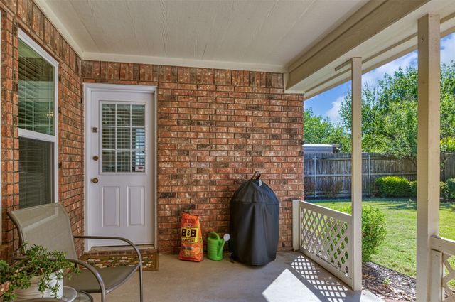 1057 Springwood Drive, Saginaw, TX 76179