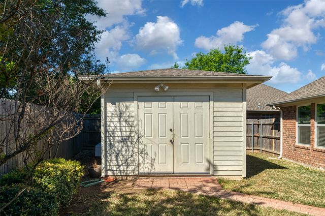 1057 Springwood Drive, Saginaw, TX 76179