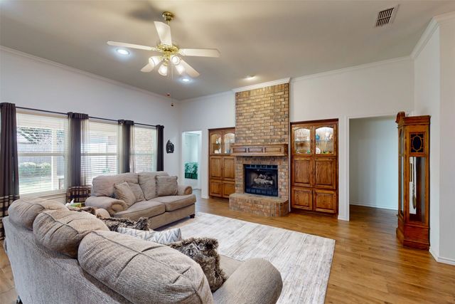 1057 Springwood Drive, Saginaw, TX 76179