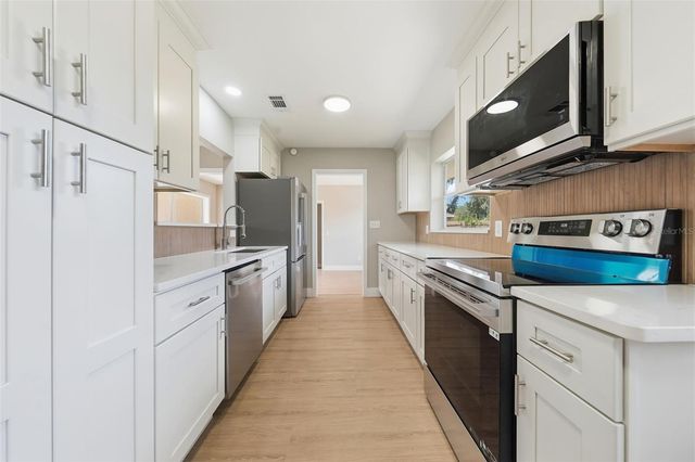 141 SE 33RD AVENUE, Ocala, FL 34471