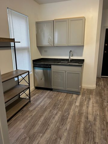 2718 E 78th Street, Chicago, IL 60649