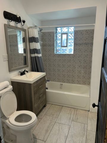 2718 E 78th Street, Chicago, IL 60649
