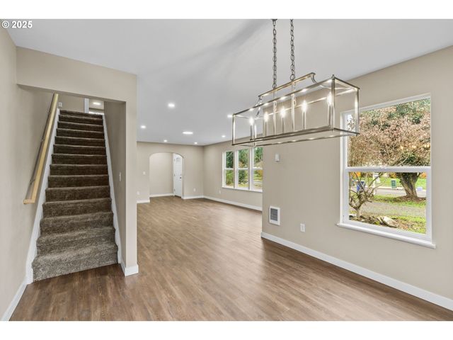 3520 ELMIRA Rd, Eugene, OR 97402