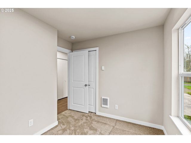 3520 ELMIRA Rd, Eugene, OR 97402