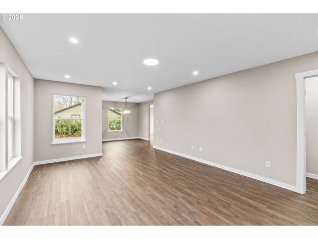 3520 ELMIRA Rd, Eugene, OR 97402