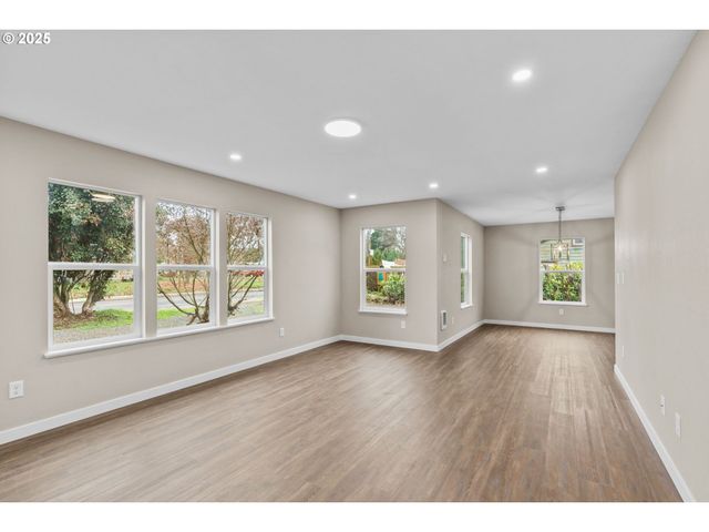 3520 ELMIRA Rd, Eugene, OR 97402