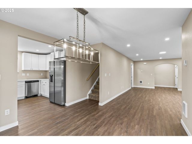 3520 ELMIRA Rd, Eugene, OR 97402