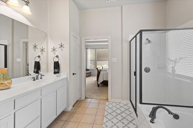 8402 Pecan Creek Drive, Arlington, TX 76001