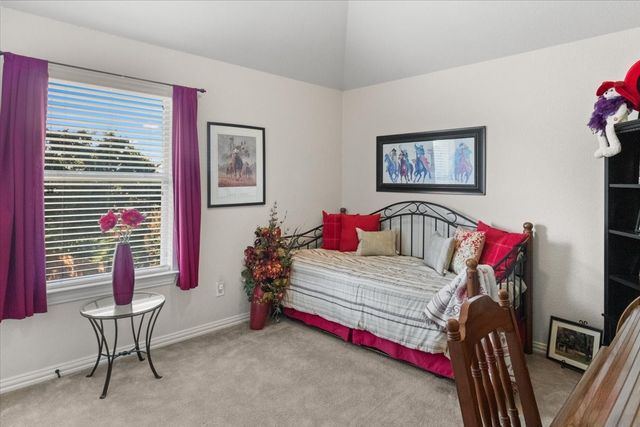 8402 Pecan Creek Drive, Arlington, TX 76001