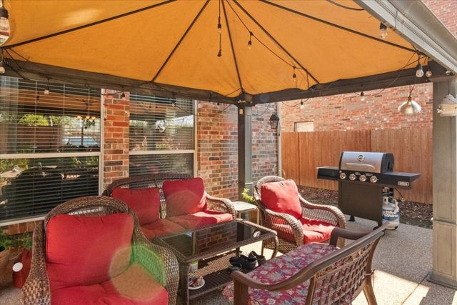 8402 Pecan Creek Drive, Arlington, TX 76001