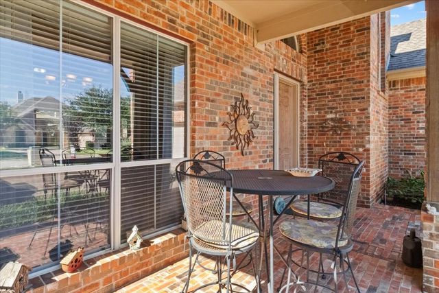 8402 Pecan Creek Drive, Arlington, TX 76001