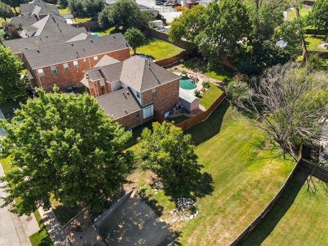 8402 Pecan Creek Drive, Arlington, TX 76001