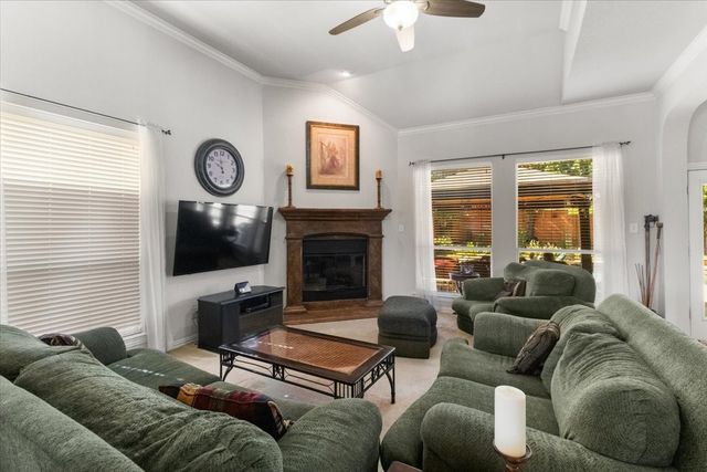 8402 Pecan Creek Drive, Arlington, TX 76001