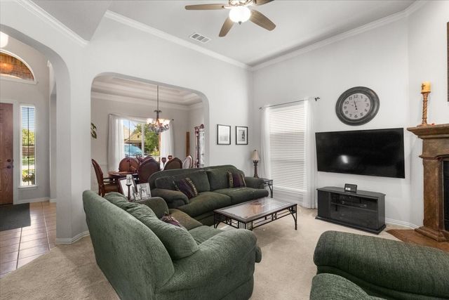 8402 Pecan Creek Drive, Arlington, TX 76001