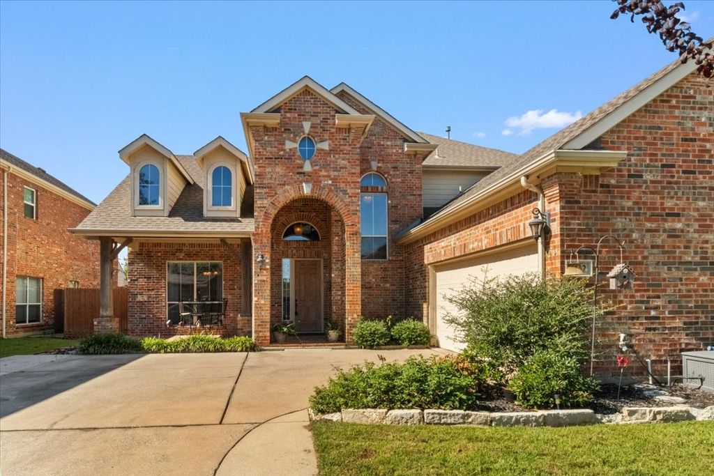 8402 Pecan Creek Drive, Arlington, TX 76001