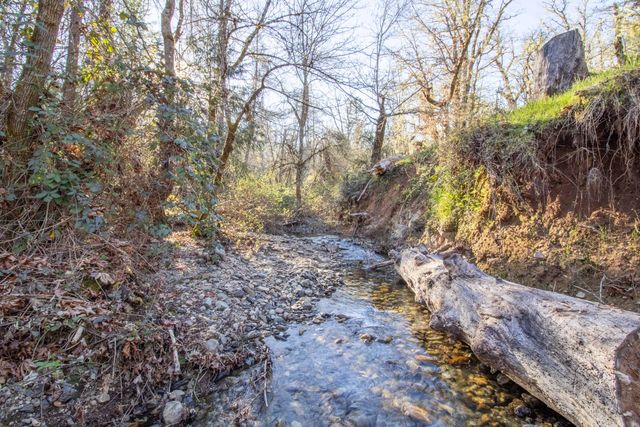 230 Hussey Lane, Grants Pass, OR 97527