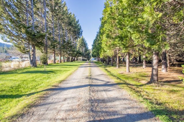 230 Hussey Lane, Grants Pass, OR 97527