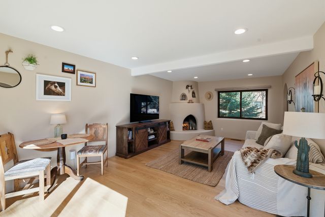 467 Brighton, White Rock, NM 87547