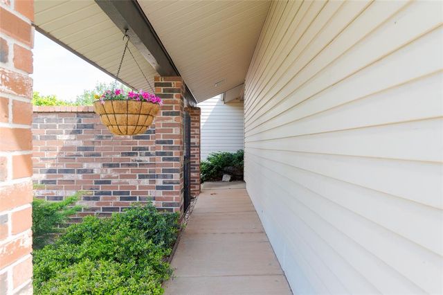 12124 Cliff Rose Drive, Oklahoma City, OK 73162