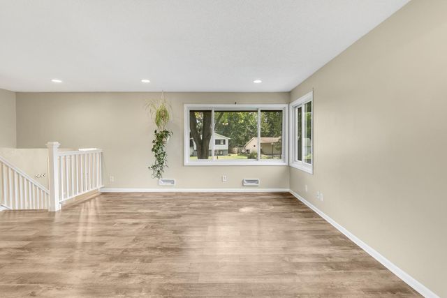 20615 207th Court W, Lakeville, MN 55044