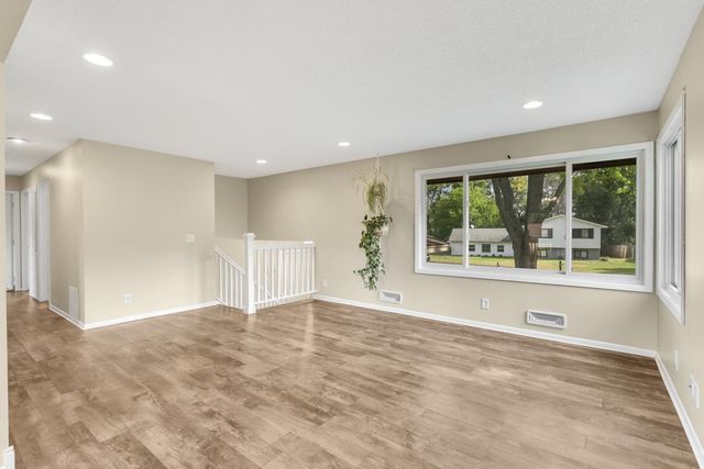 20615 207th Court W, Lakeville, MN 55044