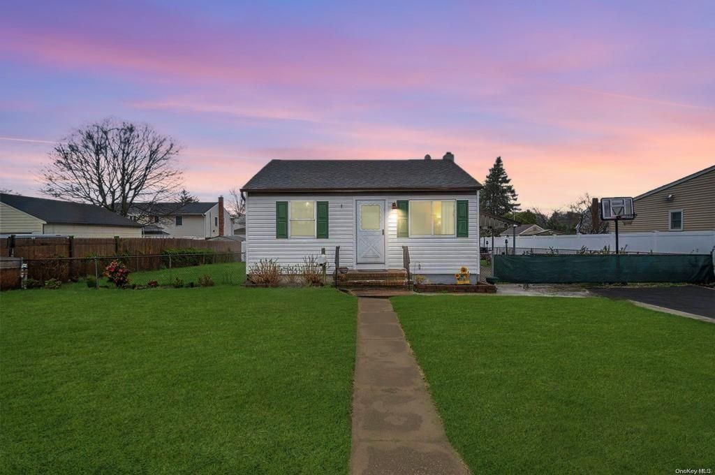 246 15th Street, West Babylon, NY 11704