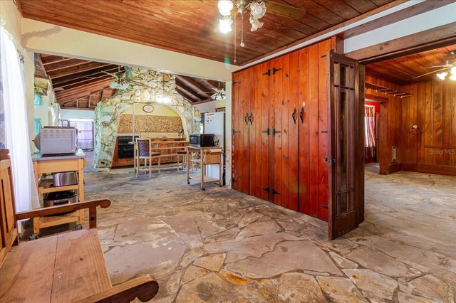 12115 S US HWY 41, Gibsonton, FL 33534