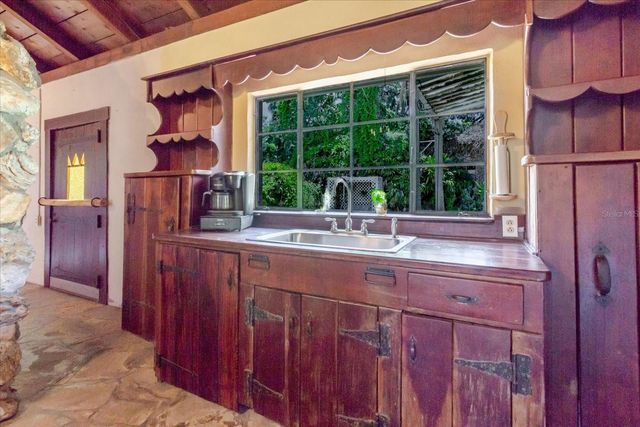 12115 S US HWY 41, Gibsonton, FL 33534