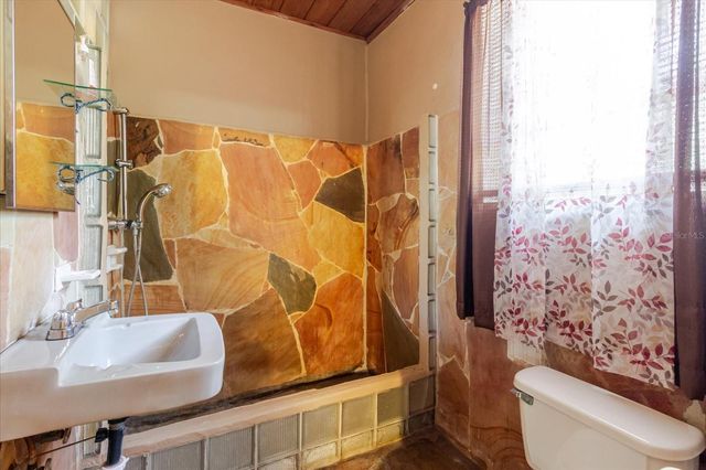 12115 S US HWY 41, Gibsonton, FL 33534