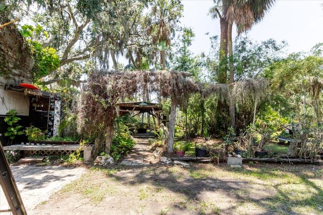 12115 S US HWY 41, Gibsonton, FL 33534