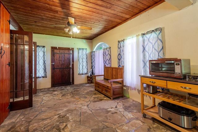 12115 S US HWY 41, Gibsonton, FL 33534