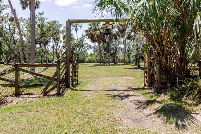 12115 S US HWY 41, Gibsonton, FL 33534