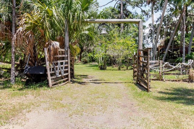 12115 S US HWY 41, Gibsonton, FL 33534