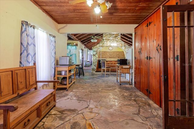 12115 S US HWY 41, Gibsonton, FL 33534