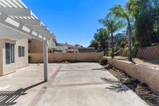 512 Avenida Blanco, San Marcos, CA 92069