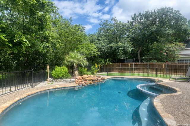 2451 OAKLINE DR, San Antonio, TX 78232