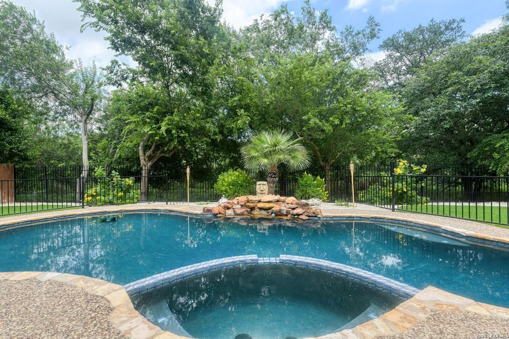 2451 OAKLINE DR, San Antonio, TX 78232