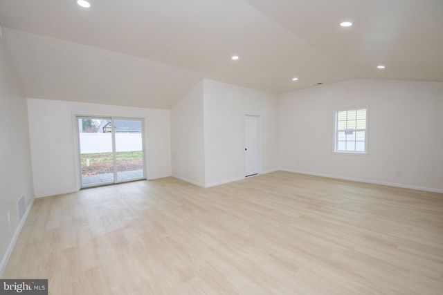 30 MISTLETOE LN, Levittown, PA 19054