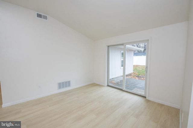 30 MISTLETOE LN, Levittown, PA 19054