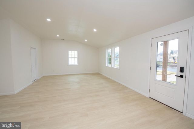 30 MISTLETOE LN, Levittown, PA 19054