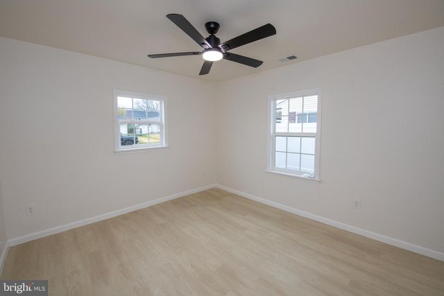 30 MISTLETOE LN, Levittown, PA 19054