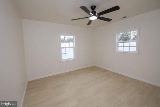 30 MISTLETOE LN, Levittown, PA 19054