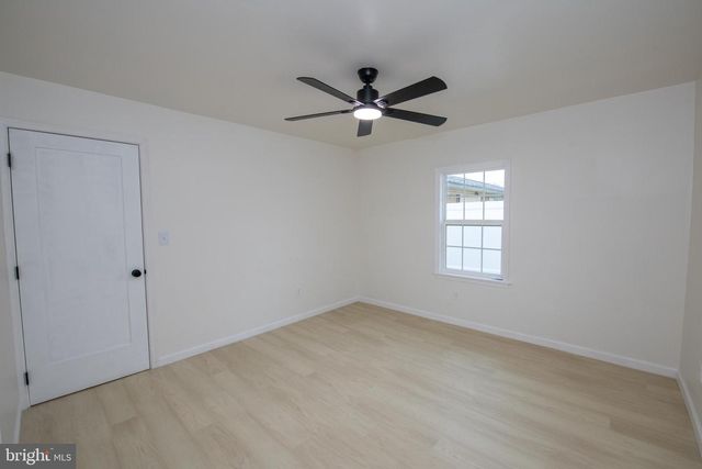 30 MISTLETOE LN, Levittown, PA 19054