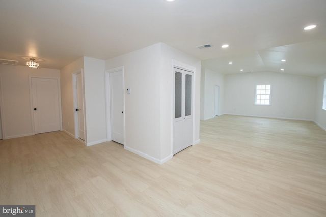 30 MISTLETOE LN, Levittown, PA 19054