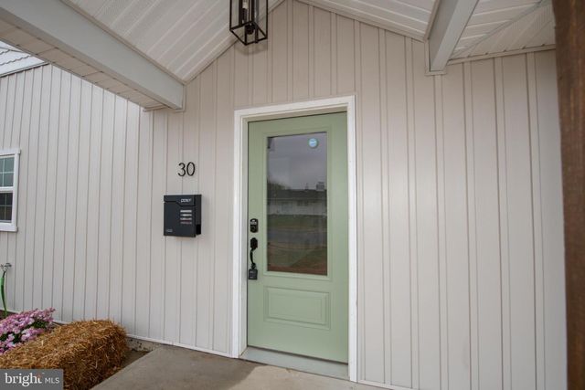 30 MISTLETOE LN, Levittown, PA 19054